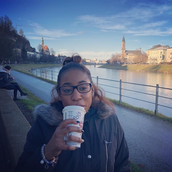 Meet your Posher, Rolanda - Picture 1 of 1